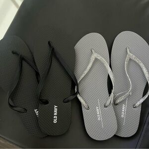 Old navy women’s flip flops -size 7